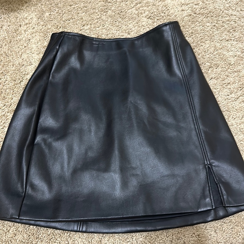 hollister black leather skirt